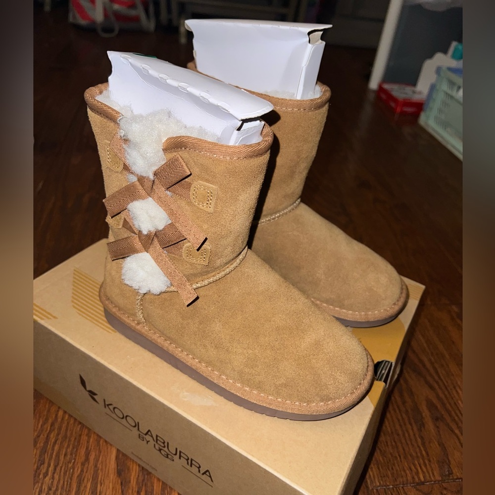 Koolaburra by Ugg girls size 13. Great condition barely worn.